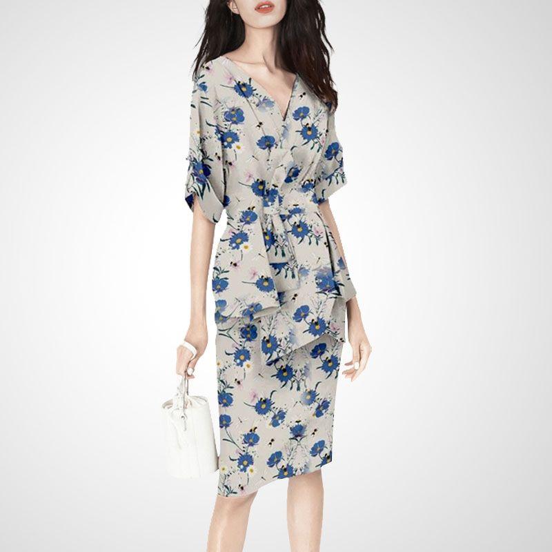 

V-neck Hip Professional Printed Tops for Summer of 2023 White + Blue Print S