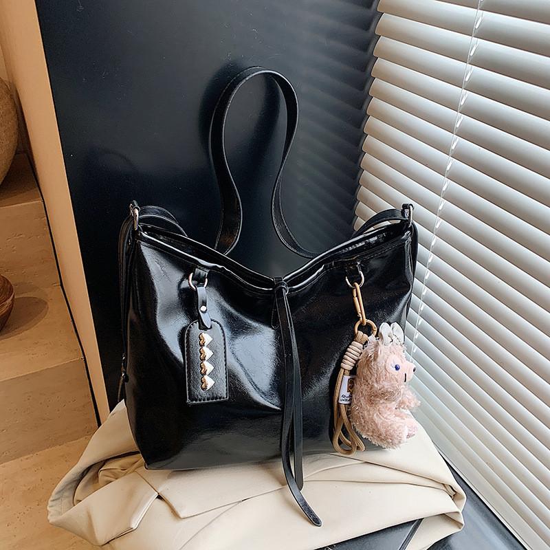 Duffy Pendant Large Capacity Pu Shoulder Bag For Women With Inner Zip Pocket For Work