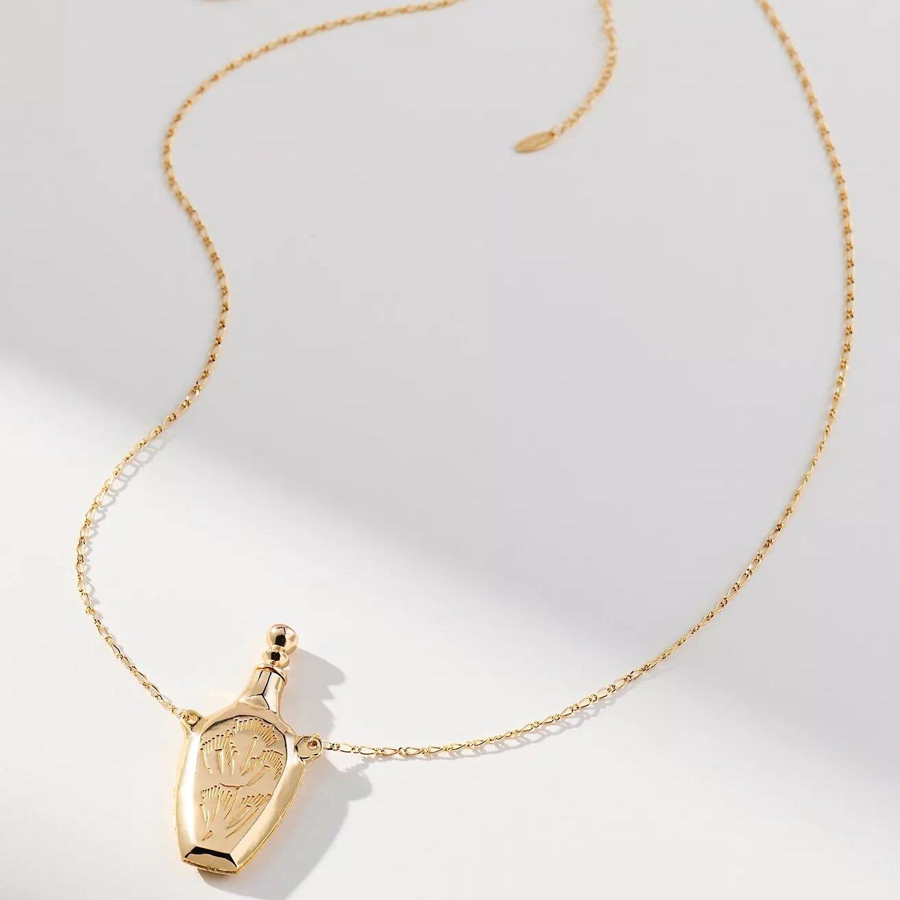 

Niche Necklace, Lid Can Be Rotated And Opened, Creative Engraving Pattern Bottle Pendant, Gold Necklace.