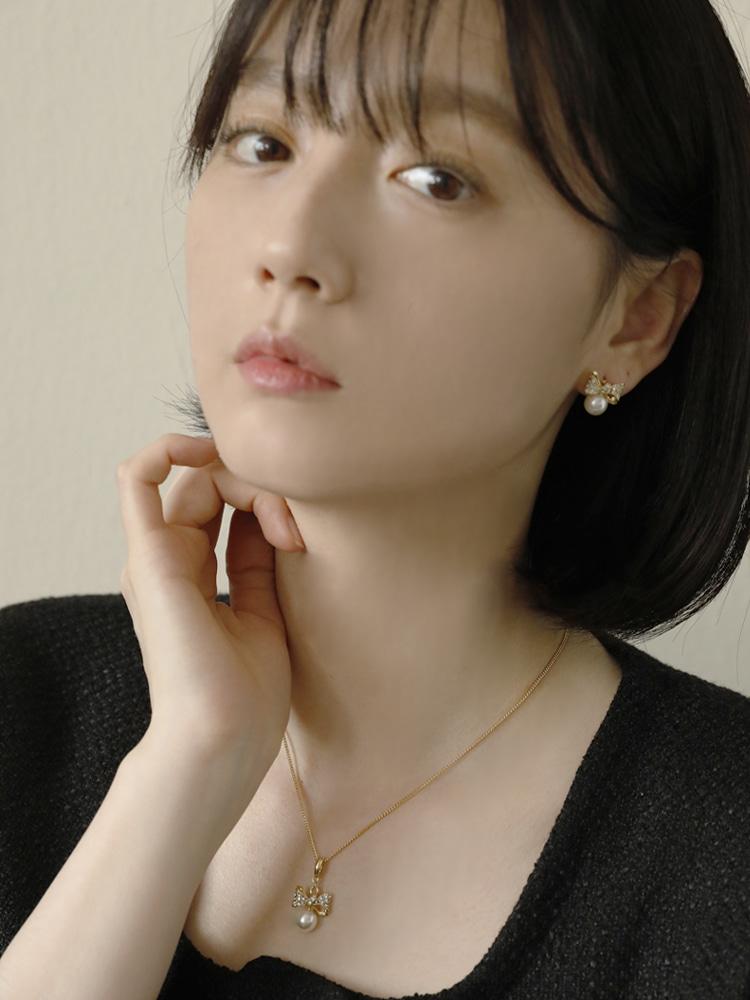Sosoo Ribbon Pearl Cubic Necklace