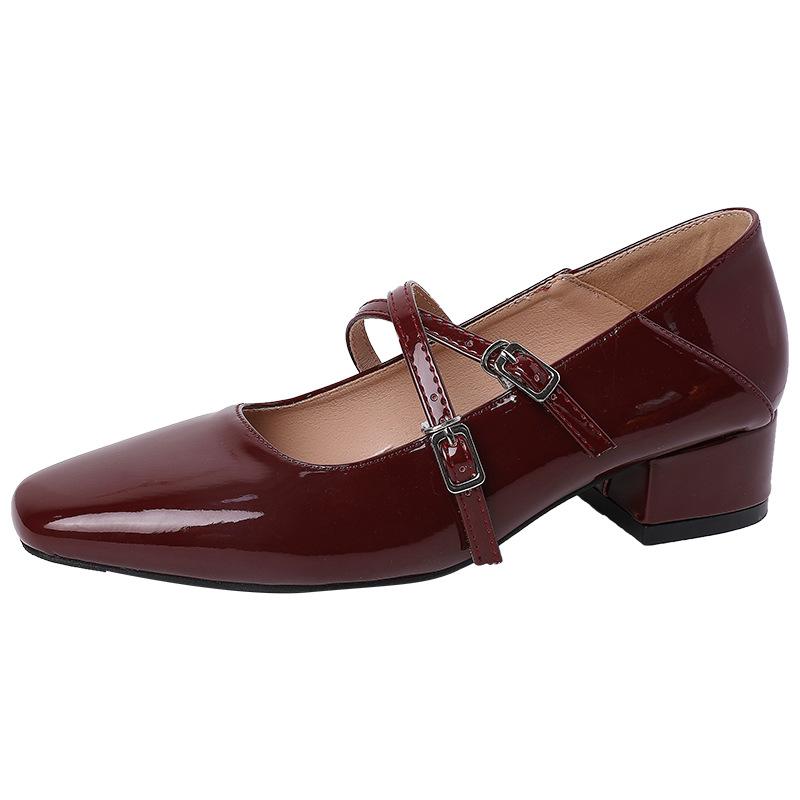 Fashion temperament word with Mary Jane single shoes women's summer 2025 new versatile light mouth commuting retro single shoes