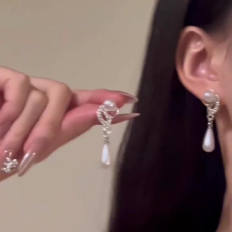 Exquisite Rhinestone Leaf Pearl Jewelry Set: Elegant Court-Style Necklace & Earrings