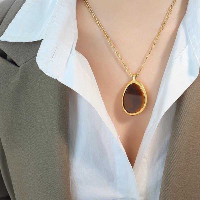 

European and American exaggerated water drop-shaped large pendant inlaid with natural tiger s eye stone necklace texture Hepburn style temperament
