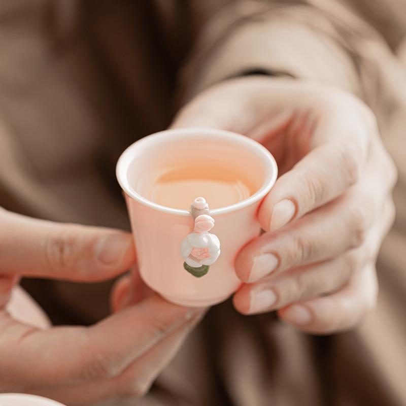 Rosa Blume Teetasse Handbemalte Keramik Teetassen Meistertasse Kleine Verkostungstasse Persönlicher Teebecher Zen Kung Fu Haushalts-Teeservice