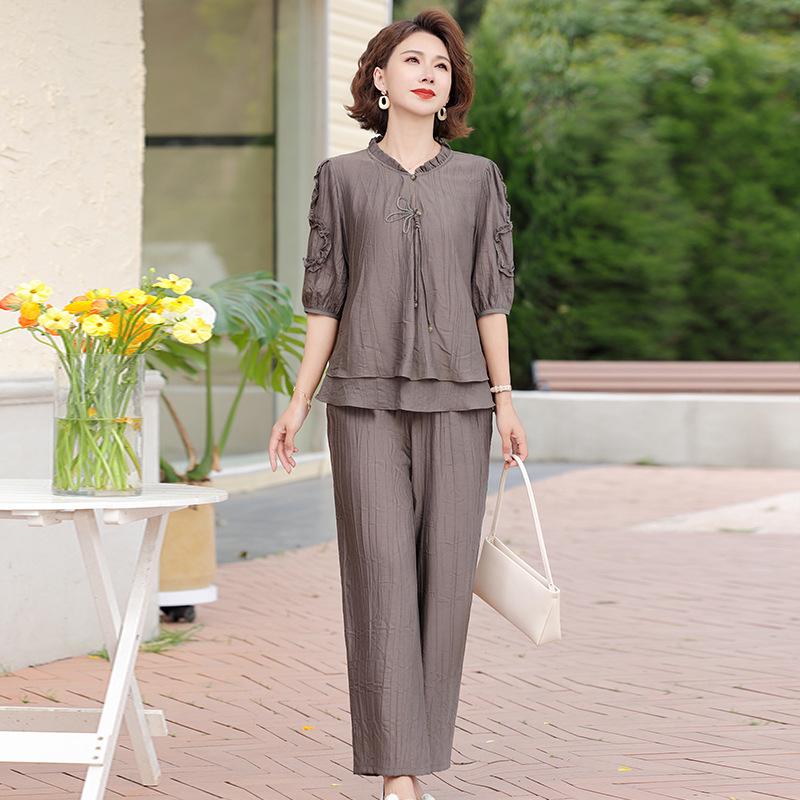 

Stylish Summer Mid-Sleeve Top & Loose Slimming Two-Piece Set for Middle-Aged and Elderly Women L [80-95 jin]