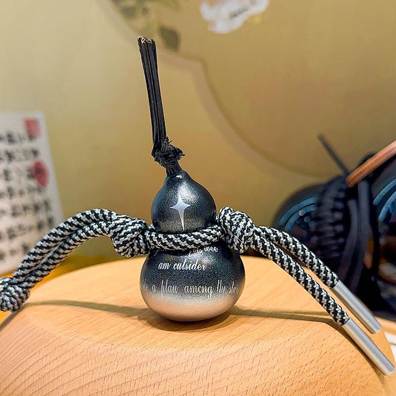 Moderner Kunststil Handgefertigter Holz-Kürbis-Schlüsselanhänger Einzigartiges Reisesouvenir-Geschenk