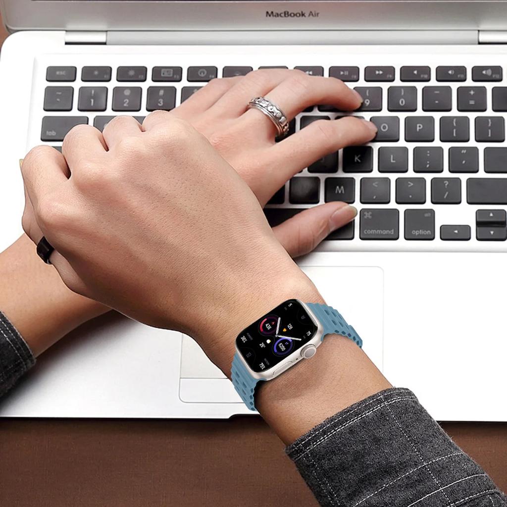 Silicone Strap for Apple Watch Ultra 2 49mm 45mm 44mm 42mm Sport Band for IWatch Series 9 8 7 6 SE 5 4 3 2 Correa