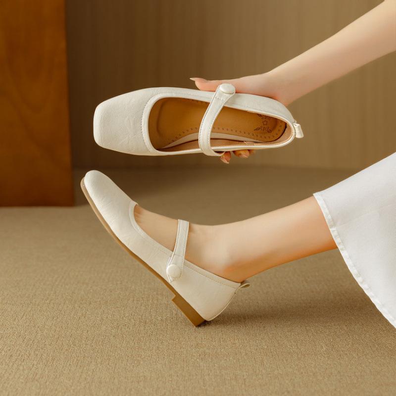 New low-heeled flat shoes, black women's single shoes, casual square heel, four-season shoes, shallow mouth one-pedal leather shoes, women's low heel