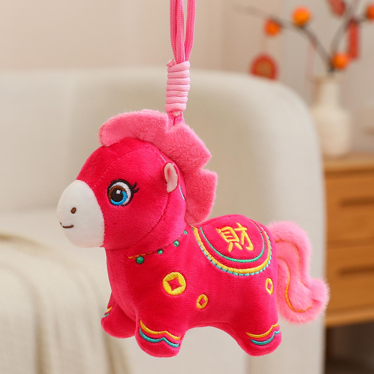 

2026 год Лошади талисман Новогодний праздничный плюшевый пони кукла Фа Цай лошадь кулон кукла-благословение украшение 14Cm [Pendant]