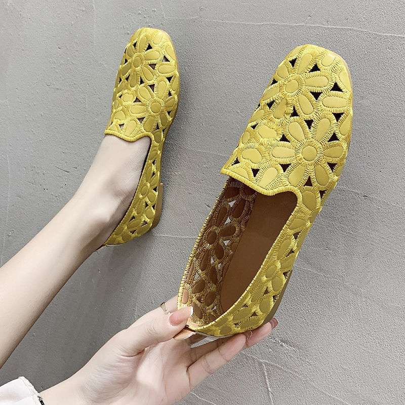 

Square head single shoes 2025 new Xiaoxiangfeng embroidery hollow summer women s shoes flat-soled Doudou shoes women s shallow mouth mother shoes 42