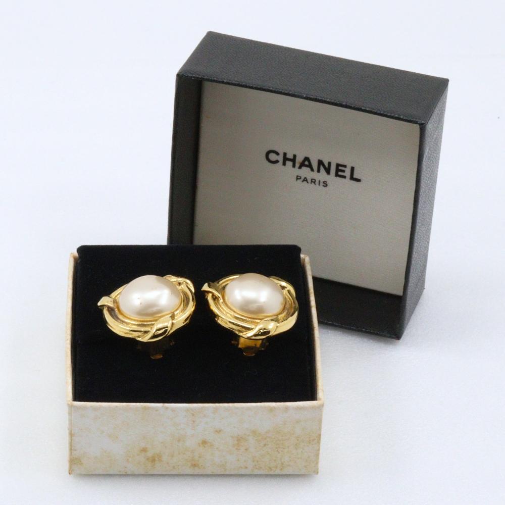 CHANEL Earring vintage Plated Gold/Fake pearl 20.3g Women Used