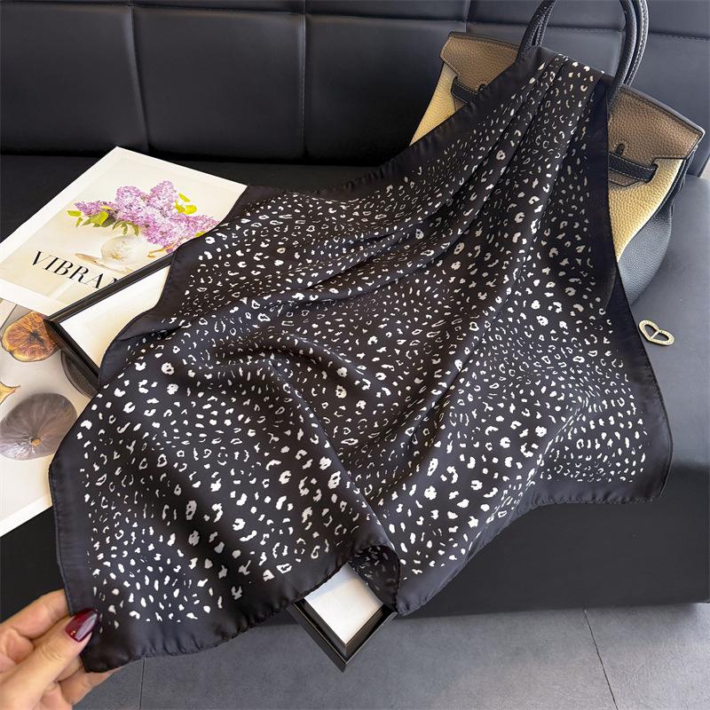 

Print Scarf Luxury Hijab Square Turban Female Fashion Headscarf Shawl Wraps Neckerchief Bandana Headband Windproof Handkerchief 70x70cm