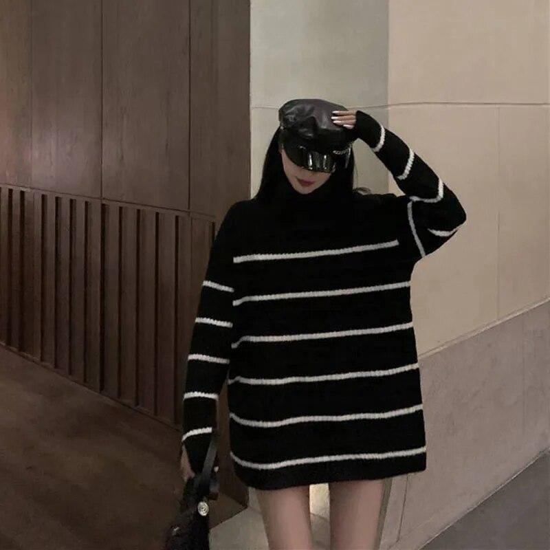 Dámský dlouhý svetr s rolákem Černobílý pruh Volný pletený pulovr Střední délka Teplý Streetwear styl Svetr Podzim a Zima