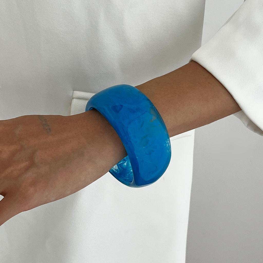 2026 New Exaggerate Punk Blue Coffee Irregular Resin Acrylic Bangles Thick Geometric Bangle Silver Metal Bracelet Jewelry Women