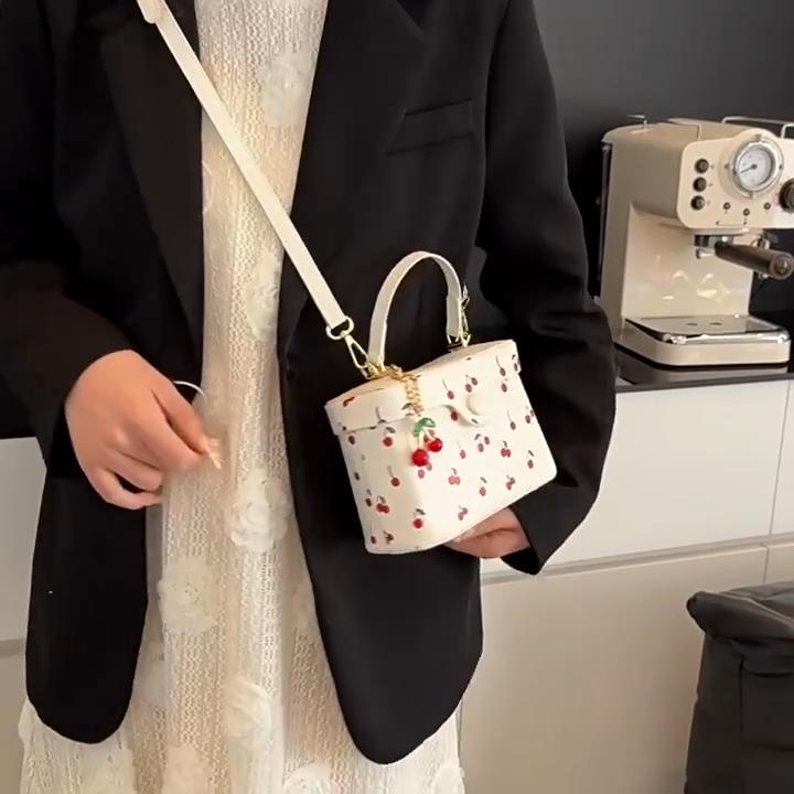 Summer New Square Crossbody Bag for Women Cute Cherry Buckle Handbags Versatile Commute Single Shoulder Bags CLE