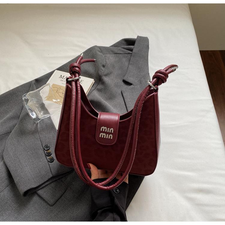 

Ретро нишевая сумка на плечо женская 2025 новая мода высокое чувство леопардовый принт сумка под мышкой простая трендовая сумка для通勤 бордовый