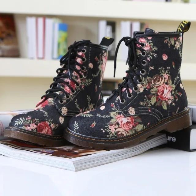 Moda Taglie Forti Autunno Bellissime Scarpe Floreali Donna con Lacci Stivali Bassi da Motociclista in Pelle di Mucca Stivali Bassi da Cowboy per Donna