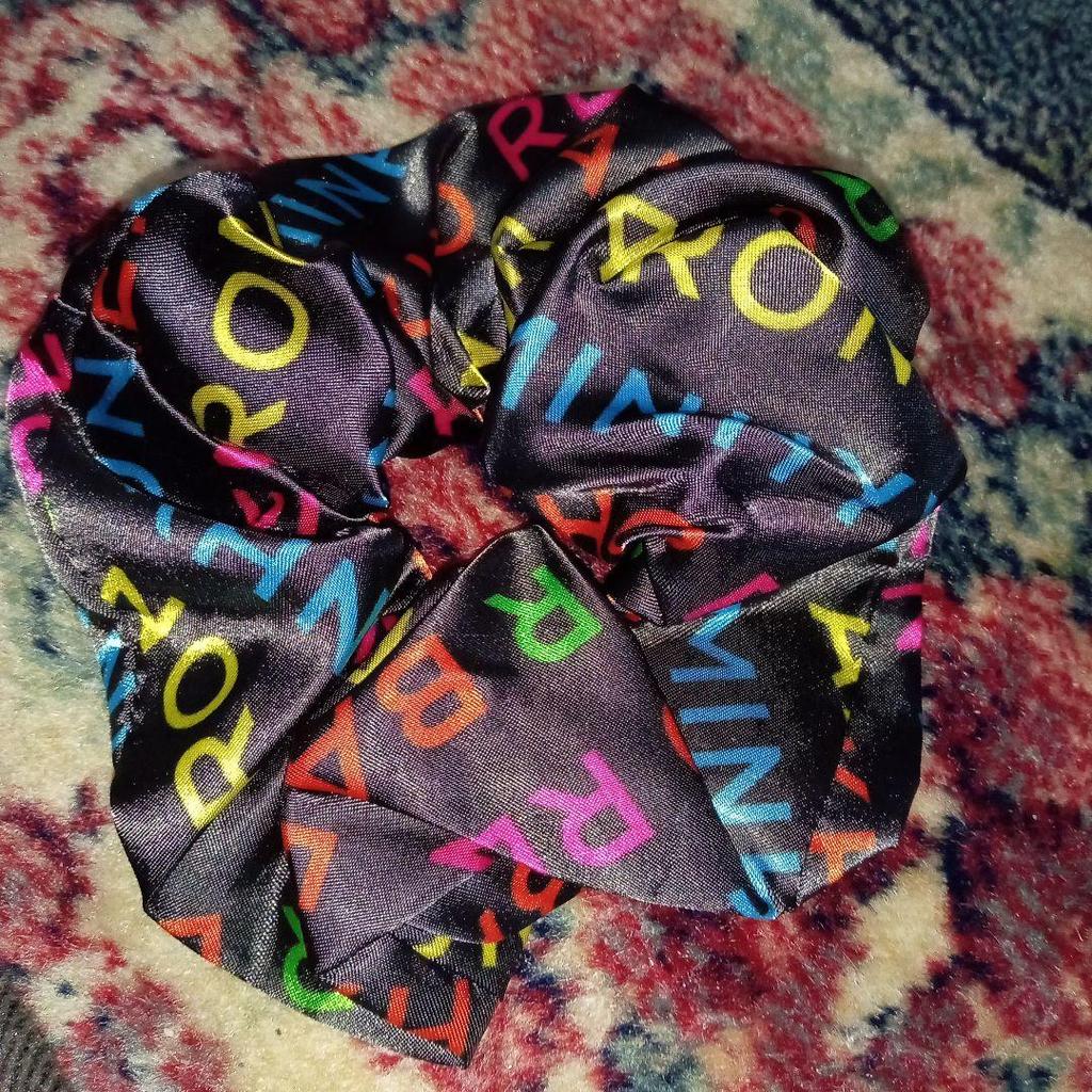 [USED] NU'EST Name Logo Scrunchie