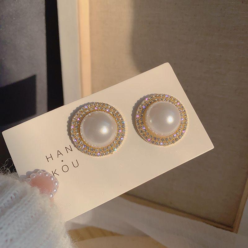

Circle Imitation Pearl Earrings 2021 New Arrival Tide Fancy Accessible Luxury French Internet Celebrity Delicate Earrings Female Gold