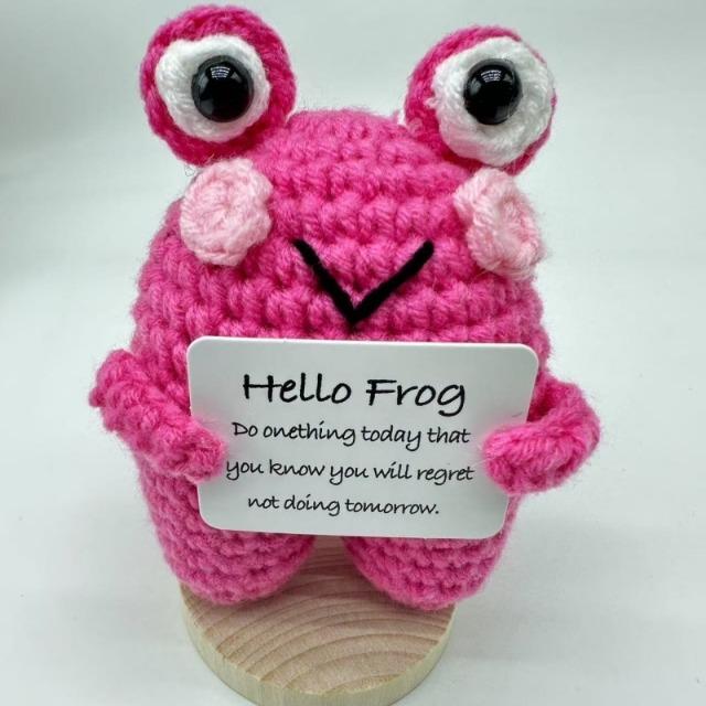 Cute Handwoven Knitted Positive Energy Frog Dolls With Card Funny Crochet Emotional Support Animal Frog Desktop Ornament Gifts