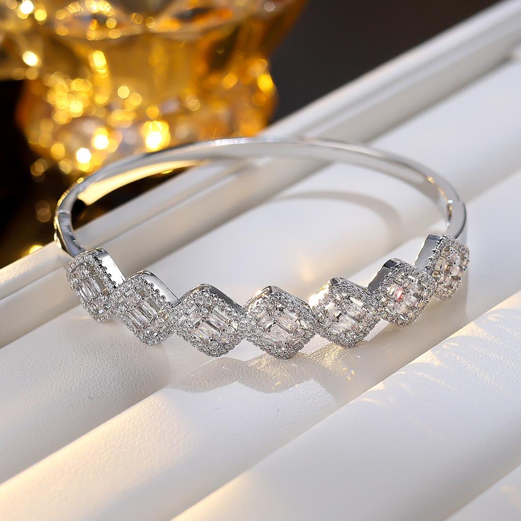 Light Luxury and High-end Fresh Square Zircon Design Women's Cold Style Niche Design Bracelet Bracelet