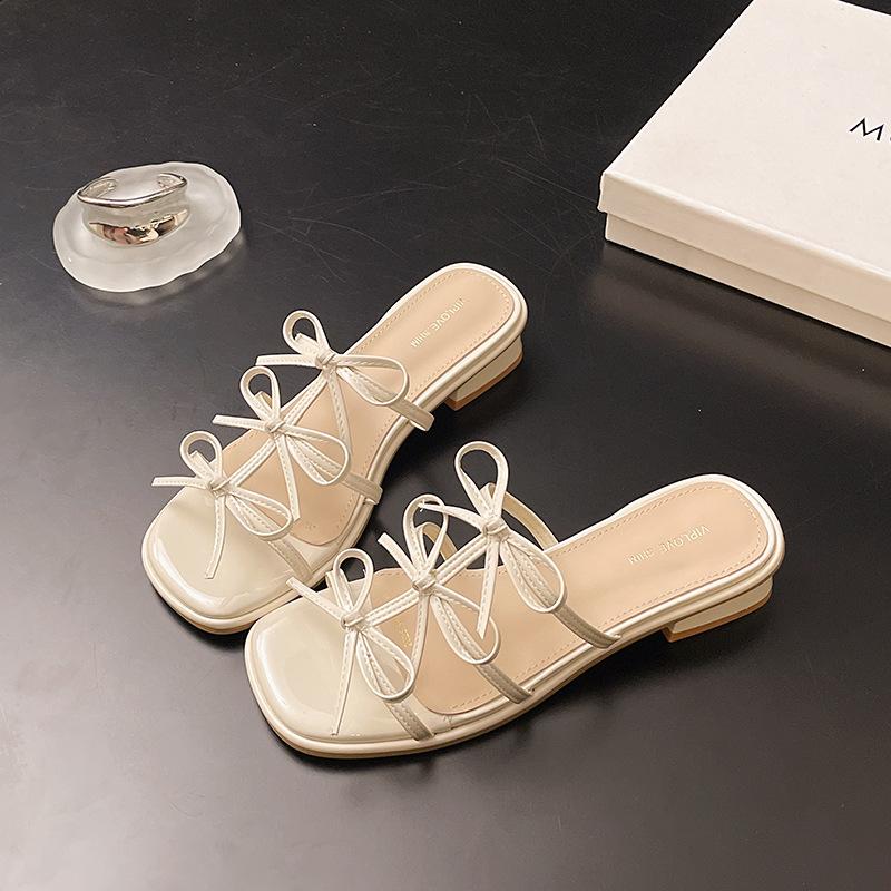 Women s shoes with small heels and sandals outside spring and summer new thick heels and thin straps silver bow sandals 35 бежевый 2980₽