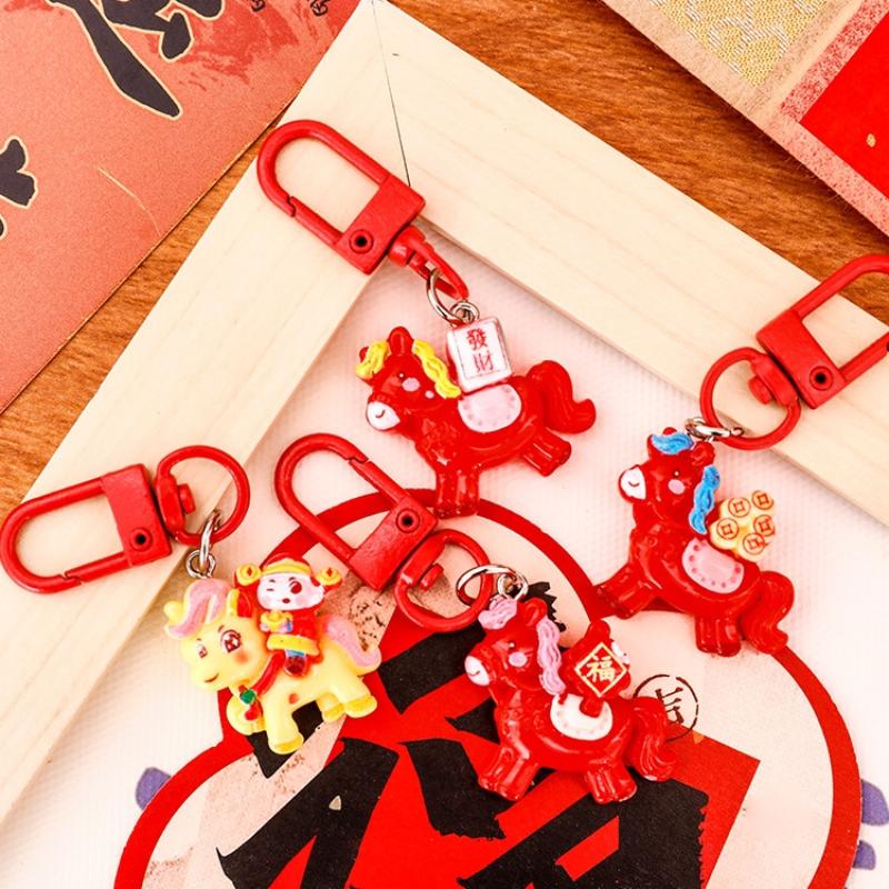 1/7 Stück Cartoon Pony Schlüsselanhänger Niedliches Rotes Harzpferd Rucksack Anhänger Dekoration Auto Schlüsselanhänger Zubehör Jahr des Pferdes Geschenk