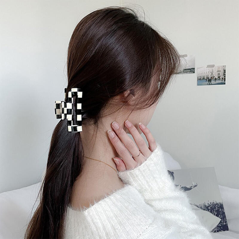 

Женская высокая прическа Manbna Hair с узором в клетку Rectangle