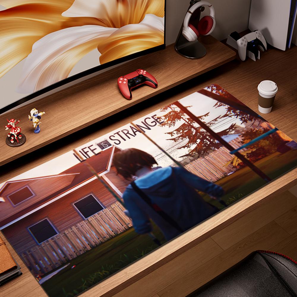 Life Is Strange Egérpad Játék Kiegészítők Billentyűzet Asztali Szőnyeg Személyiség Csúszásmentes Egérpad Egyedi Játék Egérpadhoz 900x400mm 30cmx60cm(11.8x23.6inch) brown