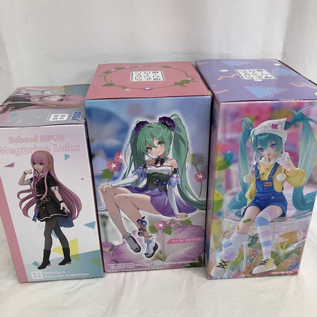 [USED] HF7A02 Hatsune Miku Figures (6 pieces)