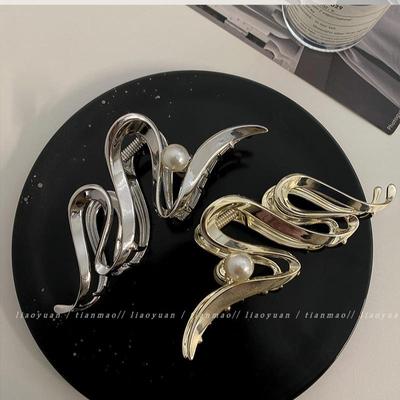 Niche Minimalist Women's Claw Hair Clip: 2025 Stylish Back-of-Head Shark Updo