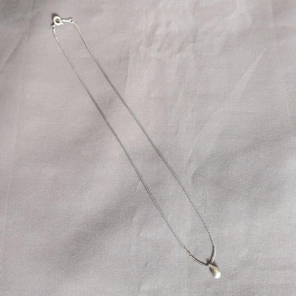 Used Silver Drop-shaped Pendant Necklace