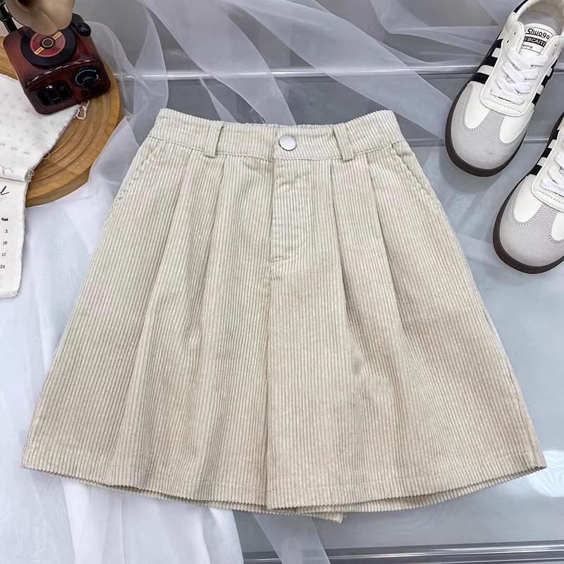 Japanese Retro Corduroy Wide-Leg Women's Shorts - Autumn/Winter 2026 Versatile Elegant Style