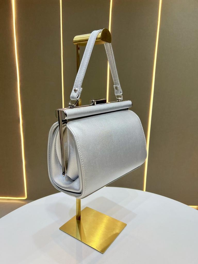 European Retro Handbag With Chain Lock For Daily Office And Casual Use