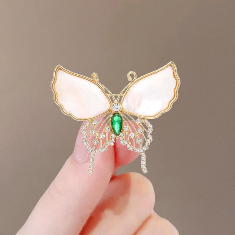 Elegant Pearl Brooch for Women's Suits - High-End Jewelry Pin
