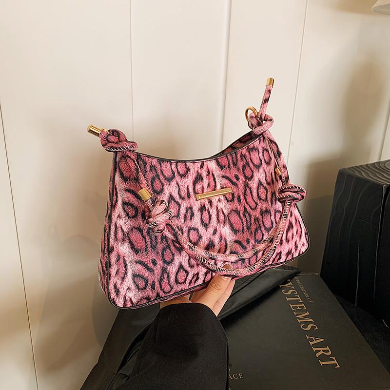 Beautifully Designed Medium Sized Moon Bag For Women With Soft Pu Material And Trendy Look розовый