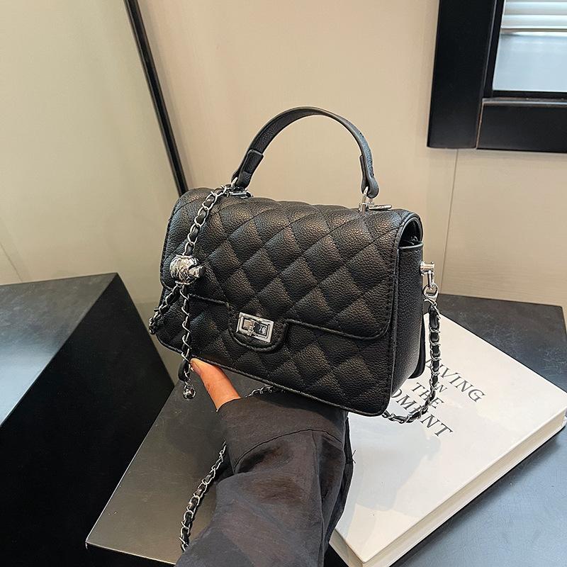 

Xiaoxiangfeng diamond chain small square bag women s bag new versatile shoulder messenger bag simple portable underarm bag