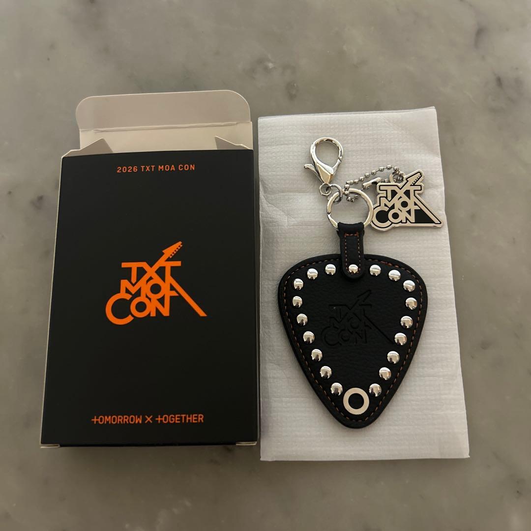 [Б/У] Брелок-зеркальце TXT TUVA MOACON