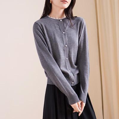 Cardigan da donna SOFSIL con patchwork in pizzo francese