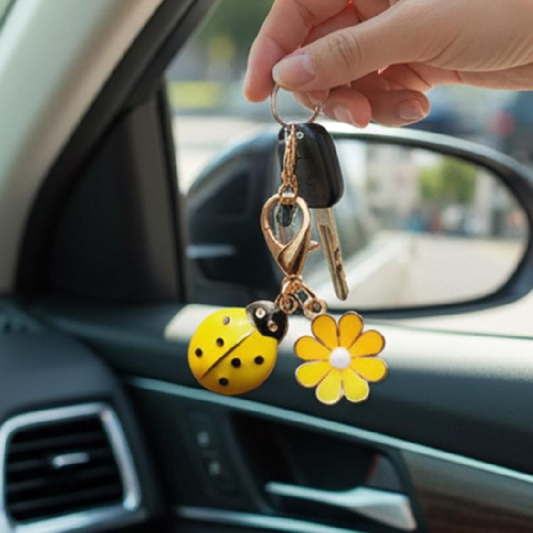 10pcs Ladybird Keychain With Daisy Accent Zinc Alloy Cute Animal Flower Theme Key Ring Pendant Accessories