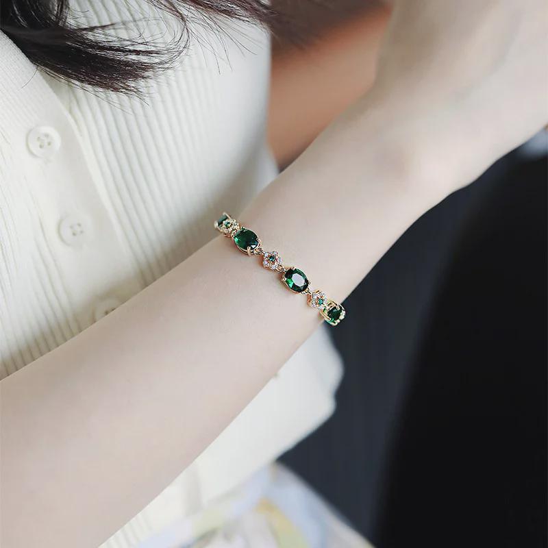 Armband mit roten und grünen Saphiren für Damen: Modisch, Einzigartig, Trendiges Zirkon-Design, Von Prominenten inspiriert, Eleganter Handschmuck