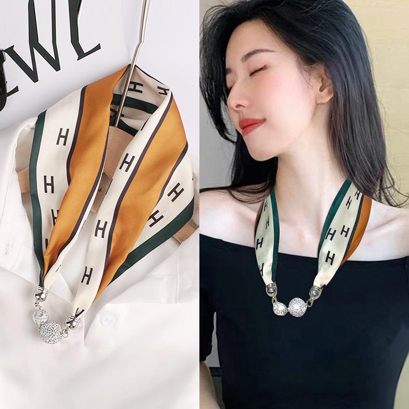 

Женский шелковый шарф с магнитной пряжкой — модная защита шеи на весну, лето и осень 2024 года No Size