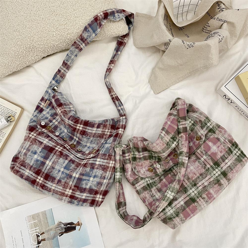 New tie-dye plaid one-shoulder messenger bag, flip zipper canvas bag, large-capacity commuter underarm bag.