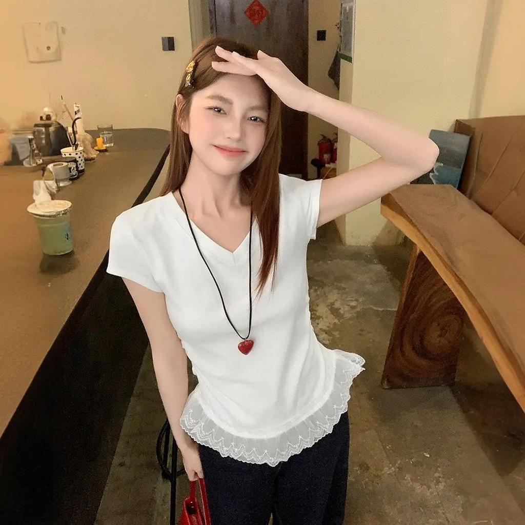 Bílé tričko s krátkým rukávem pro ženy s francouzskou krajkou na lemu, letní design, úzký pas