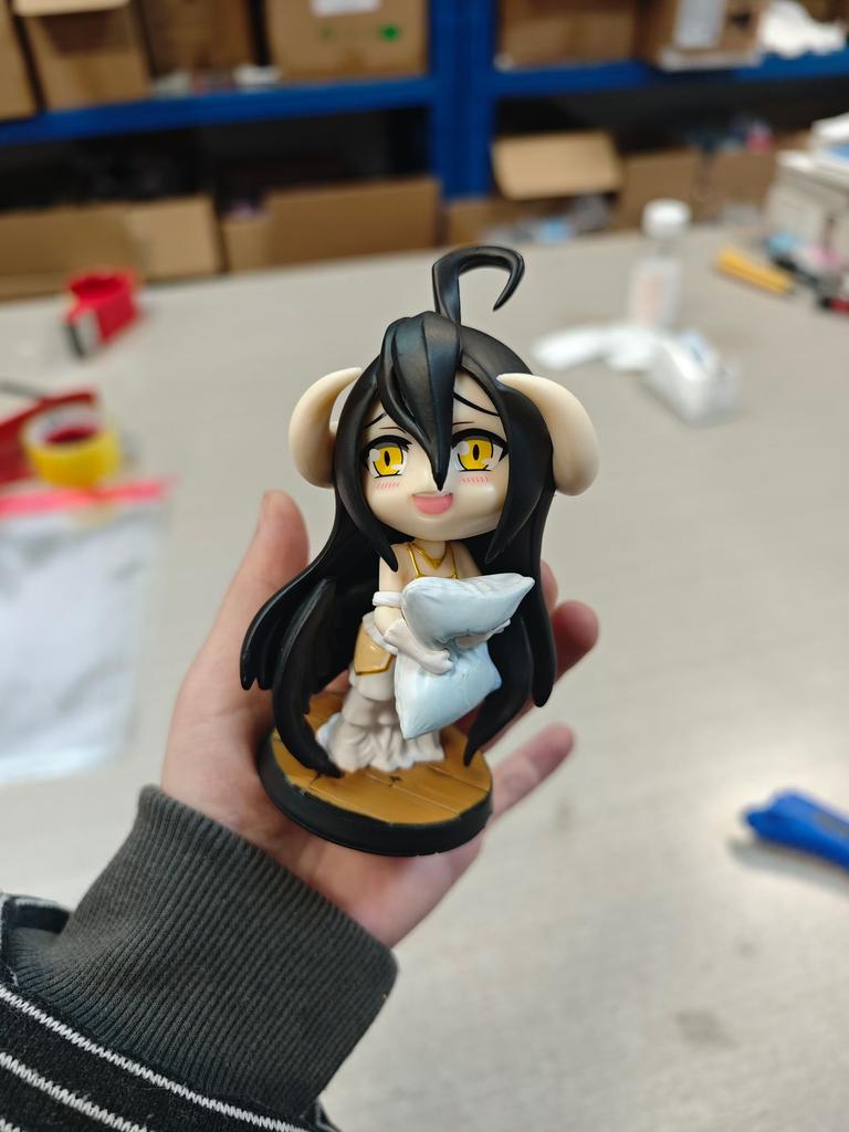 Overlord Albedo Kissen Version. 13cm Niedliche Chibi Figur Sammlerstück PVC Action Figur Modell Spielzeug Schreibtisch Dekoration Schönes Geschenk für Anime Fans