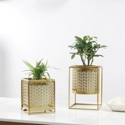 Nordischer leichter Luxus Gold ausgehöhlter Blumentopf Mode kreativ Balkon Pflanzenständer Einfache Atmosphäre Indoor Dekoregal