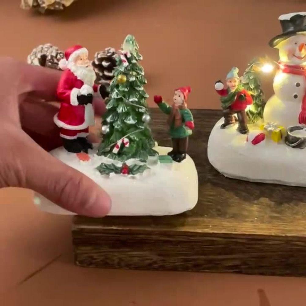 Żywiczna Lśniąca Statua Świąteczna Widok Śniegu Projekt Mikołaja Ozdoba Latarni Świątecznej Sosnowe Gałązki ze Światłami LED