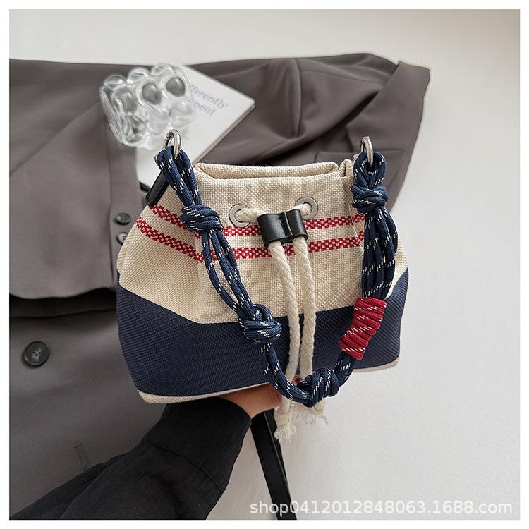 

2025 summer new casual simple tote bag commute to work large capacity shoulder bag striped canvas armpit bag