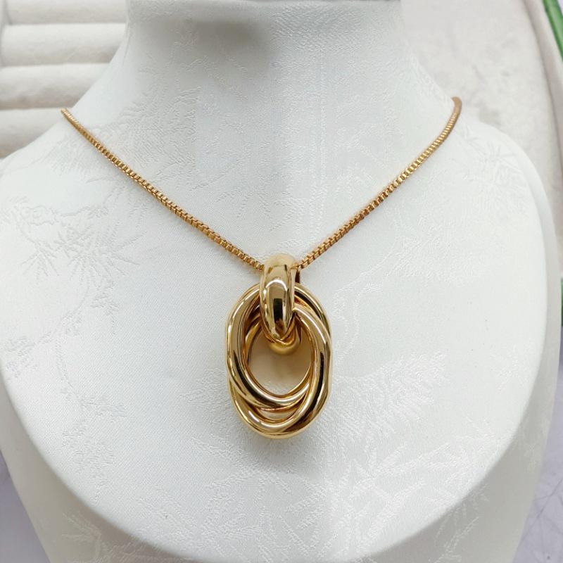 Elegant European & American Luxurious Geometric Twist Earrings & Necklace Set