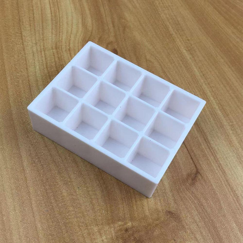 

Миниатюрный поднос для напитков с подставками для газировки и пива для игрушечных домиков белый